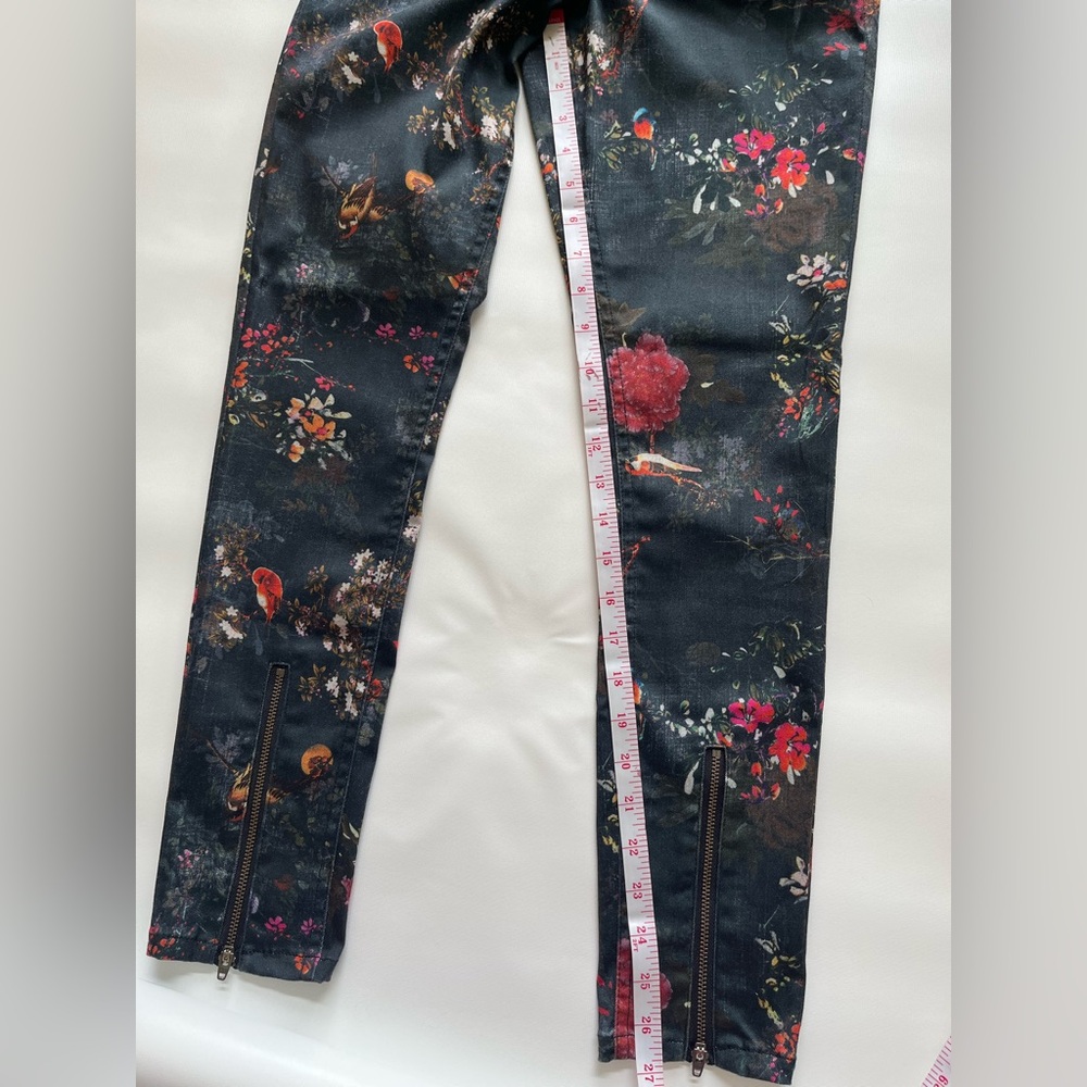 Floral Women's jeans Size Small
Excellent condition - Picture 4 of 9